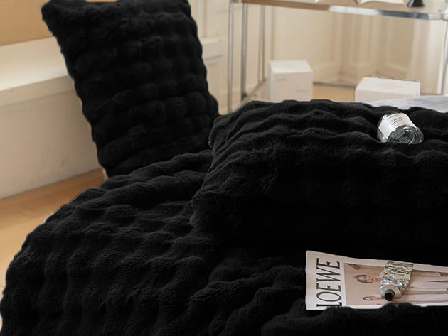 Soft Space Faux Fur Throw Blanket (Black)