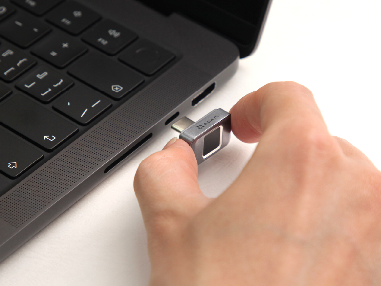 iKlips S USB-C Nano Touch Fingerprint 256GB Portable SSD
