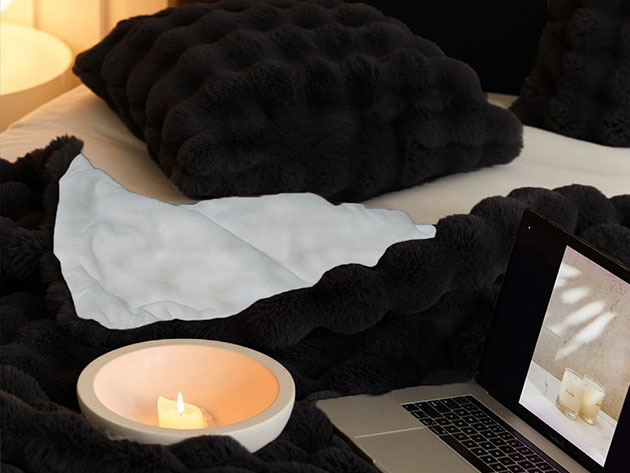 Soft Space Faux Fur Throw Blanket (Black)